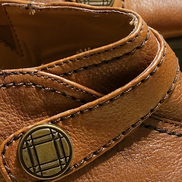 Naturalizer Clogs - Picture 3 of 6